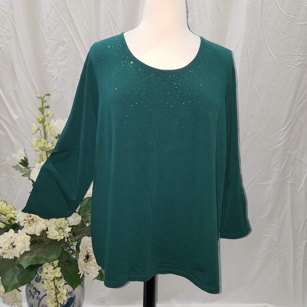 NWOT LS Forrest Green Tunic Tee with green crystal